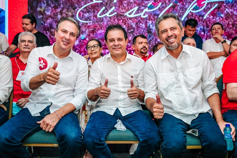 Ao lado de Camilo e Elmano - Presidente da Alece, Evandro Leitão, oficializa filiação ao PT do Ceará