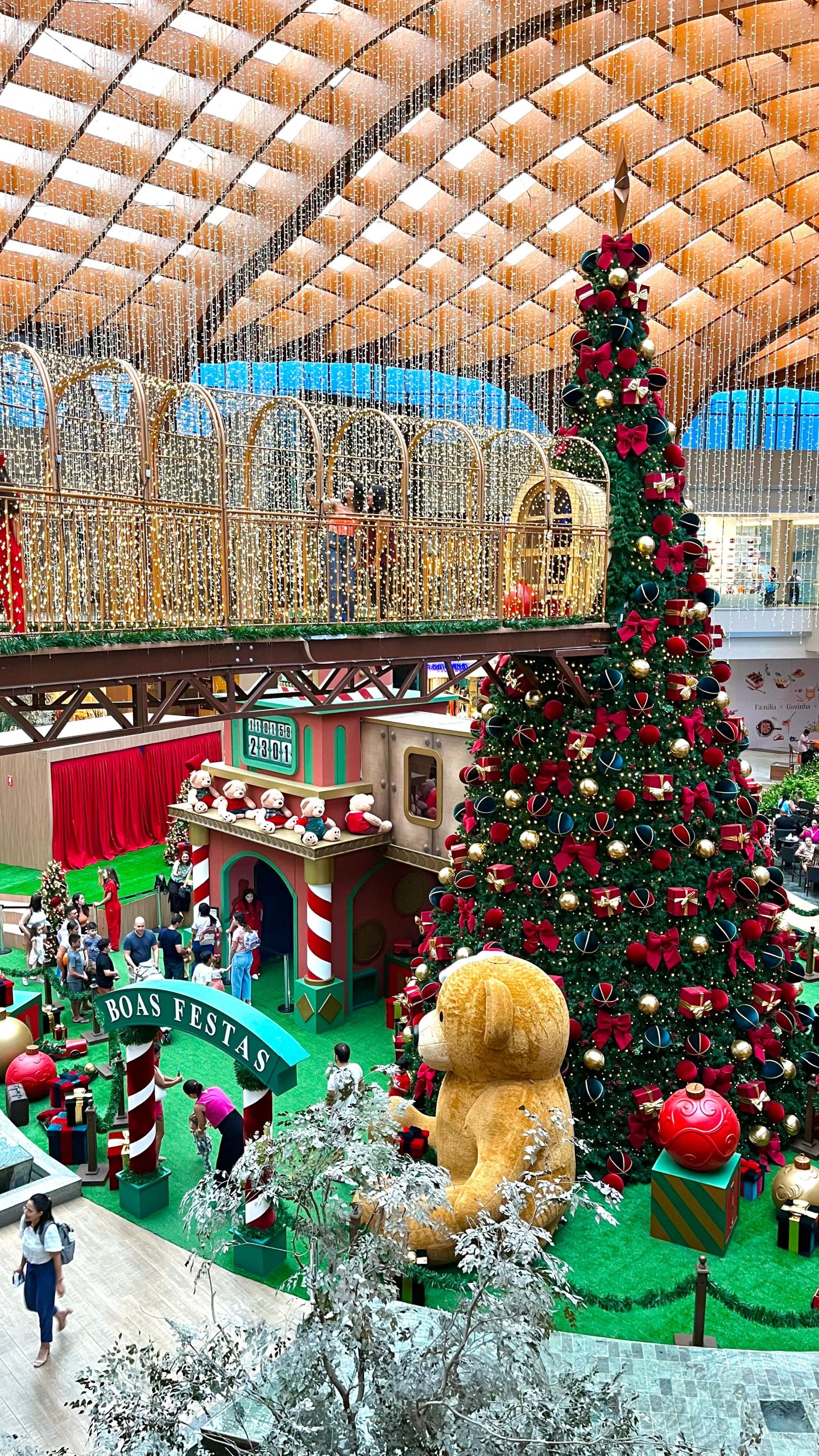 Iguatemi Bosque aposta em interatividade, brinquedos inclusivos e atividades gratuitas na decoração de Natal