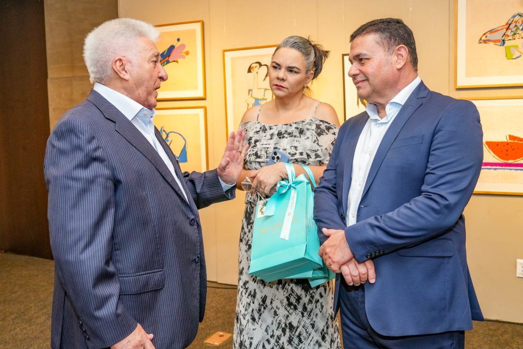 
				Deusmar Queirós, Daniele e Silvio Vilar 
				
