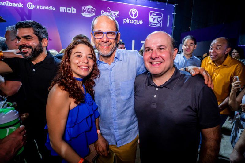 Começou a festa! - Rei Roberto Carlos abre megafesta do Réveillon de Fortaleza 2024 e reúne mais de meio milhão de pessoas na Praia de Iracema