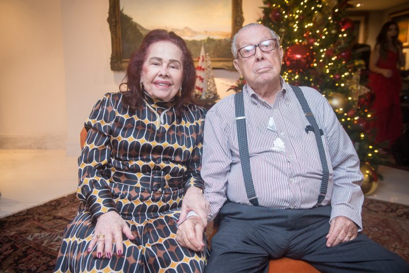 Jingle Bells - Júlio Ventura abre as portas de seu alinhado endereço e reúne amigos e familiares em confraternização de Natal