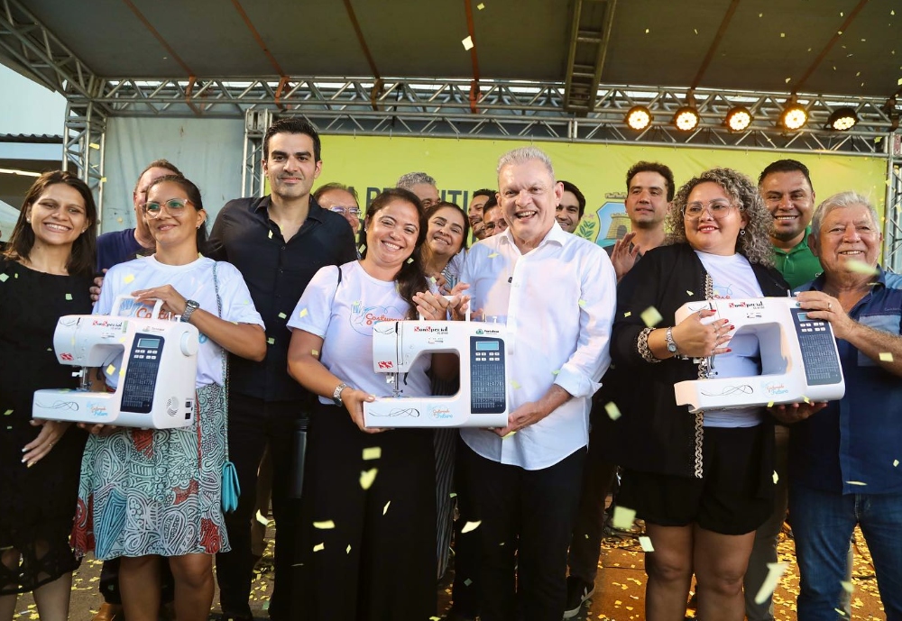 José Sarto entrega 100 máquinas para as empreendedoras do ‘Costurando o Futuro’