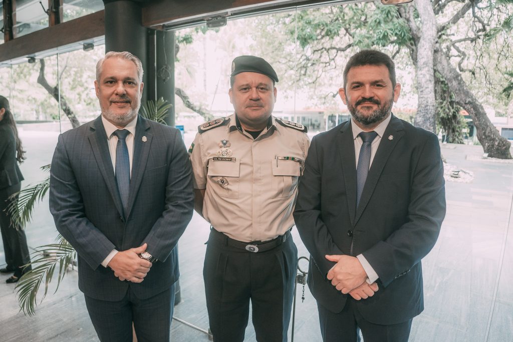 Julio Torres, Coronel Vineimar E Nabur Bolazar