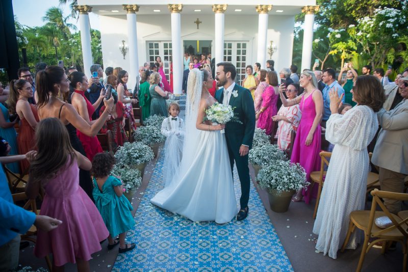 Chuva de Arroz - Amor e emoção marcam cerimônia de casamento de Marília Lucena e Diogo Ferreira