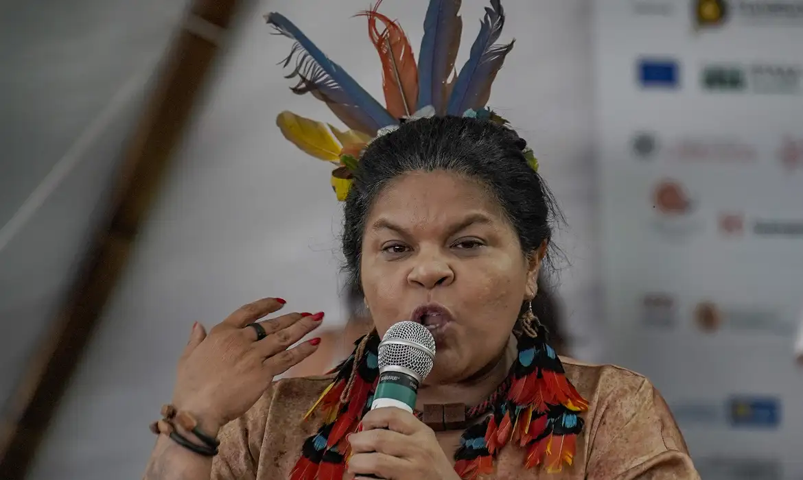 Ministra diz que exploração de petróleo na Amazônia preocupa indígenas
