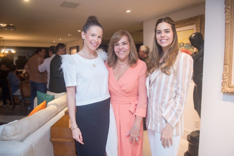 Jingle Bells - Júlio Ventura abre as portas de seu alinhado endereço e reúne amigos e familiares em confraternização de Natal