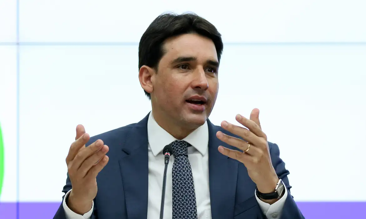 Ministro anuncia 120 novos aeroportos no país até 2026 Ministro anuncia 120 novos aeroportos no país até 2026