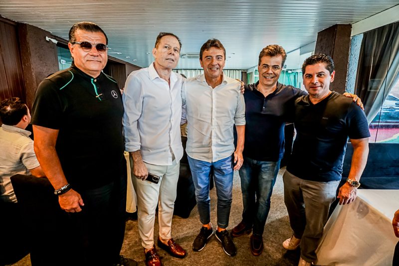 Encontro do Grupo Viaturas reúne supermáquinas no Iate Clube de Fortaleza Encontro do Grupo Viaturas reúne supermáquinas no Iate Clube de Fortaleza