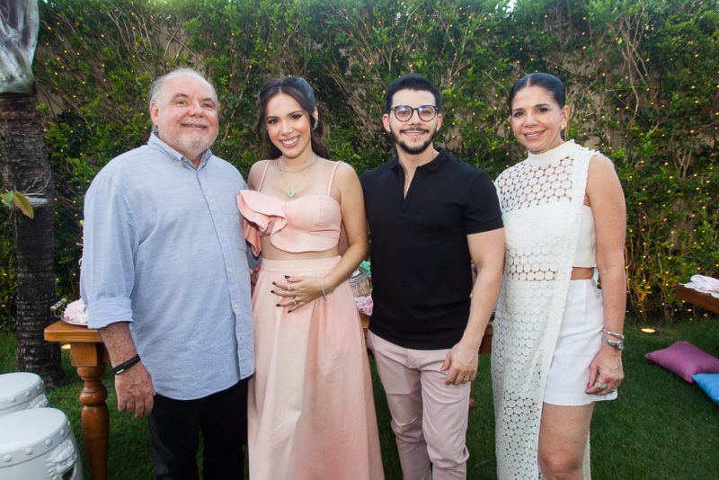 BABY A BORDO - Nicole Vasconcelos e Pedro Paulo Carapeba armam chá de baby para Olivia