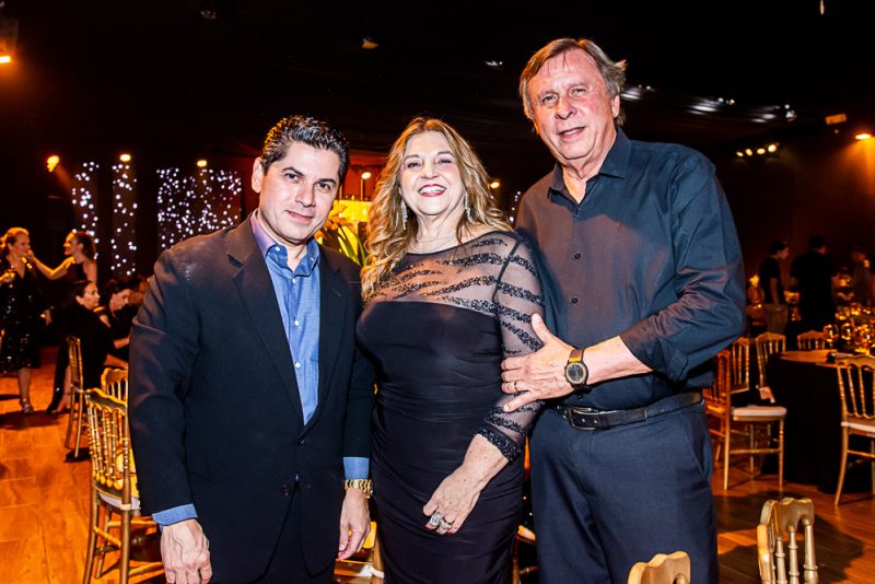 Glamour e sofisticação - Tallis Joias celebra 30 anos de sucesso em luxuosa festa com apresentações de Latino e Daniel Boaventura