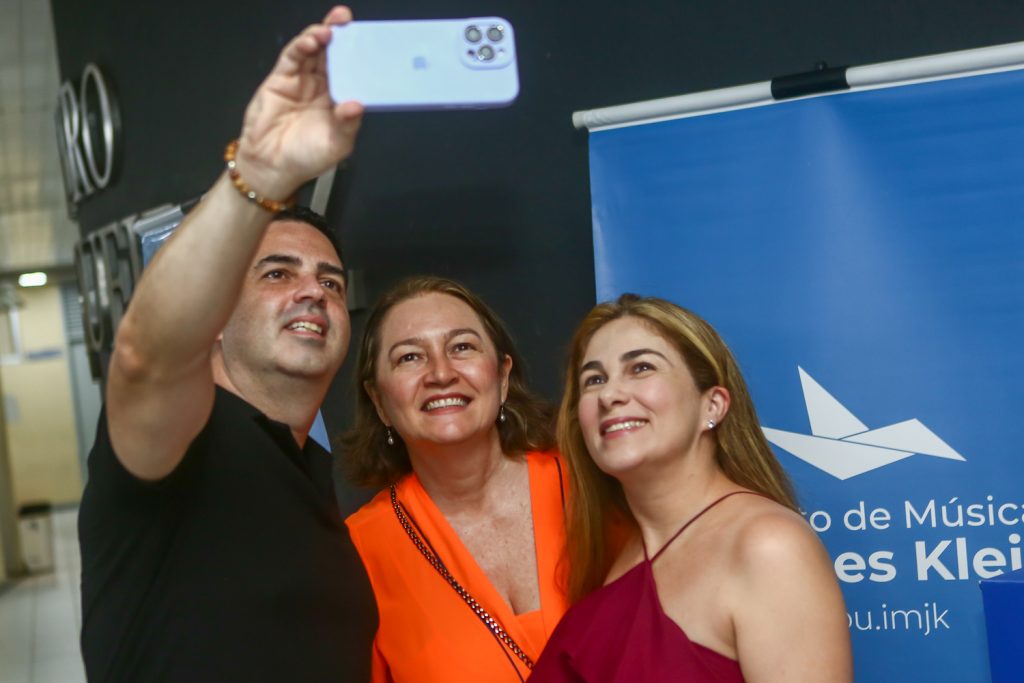 Rodrigo Kawasaki, Fabricia Abrantes E Juliana Vasconcelos (1)