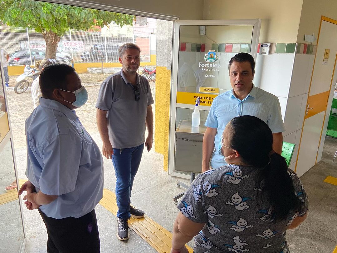 Gardel Rolim visita posto de saúde na Paupina que foi reformado pela Prefeitura após sua solicitação