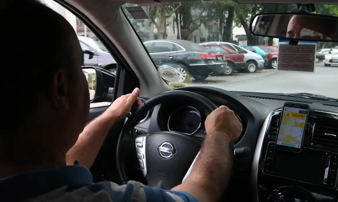 Entenda o que pode mudar no trabalho de motoristas de aplicativo