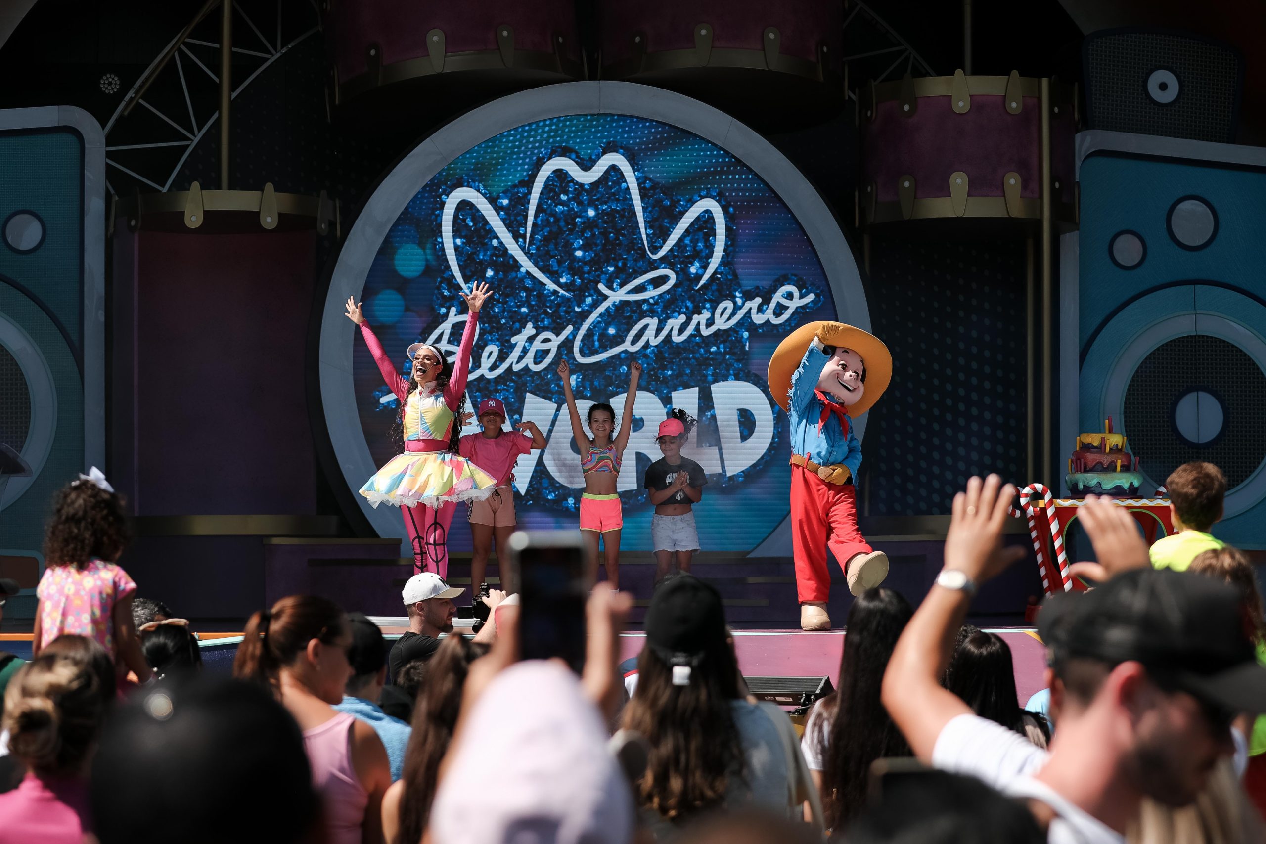 Beto Carrero World comemora 32 anos com novo show e personagens