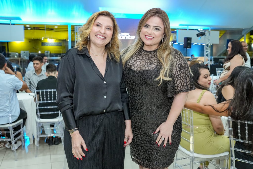Valeria Magalhaes E Carol Moura