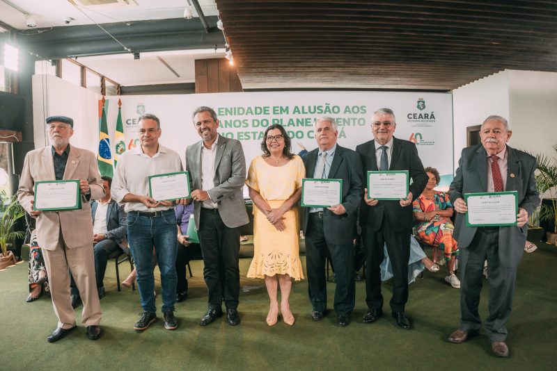 Solenidade - Governo homenageia ex-gestores e servidores em alusão aos 60 anos de Planejamento no Ceará
