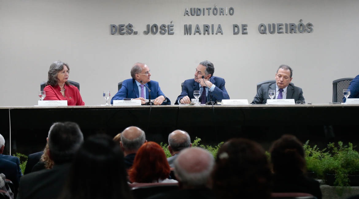 Luís Roberto Barroso participa de evento na Esmec para promover Programa Justiça 4.0
