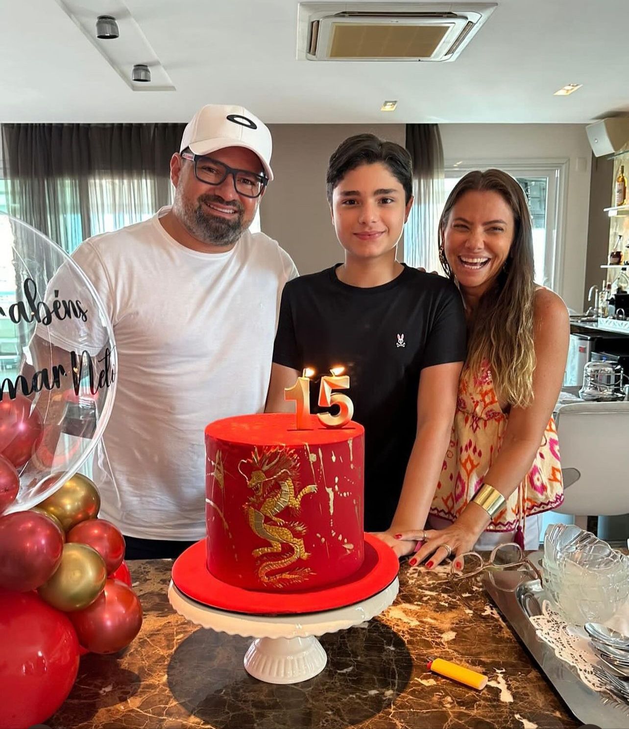 De forma intimista, Vanessa e Mário Queirós comemoram os 15 anos de Deusmar Neto De forma intimista, Vanessa e Mário Queirós comemoram os 15 anos de Deusmar Neto