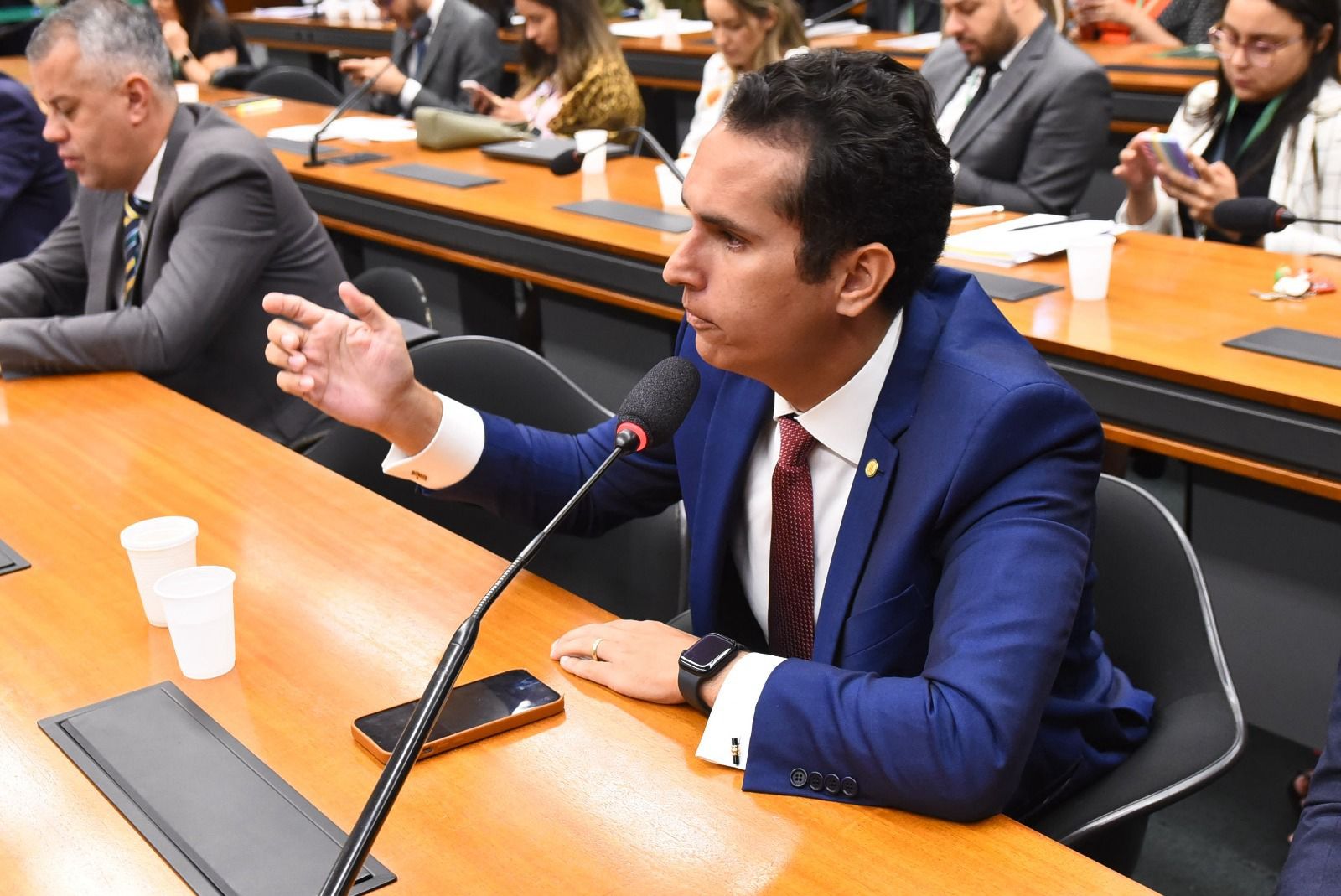 Domingos Neto assume como relator do PL que garante suspensão de deputados por quebra de decoro