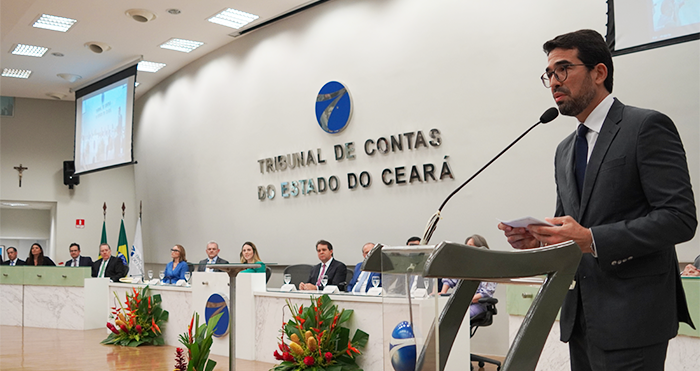 Conselheiro Rholden Queiroz é empossado presidente do TCE Ceará