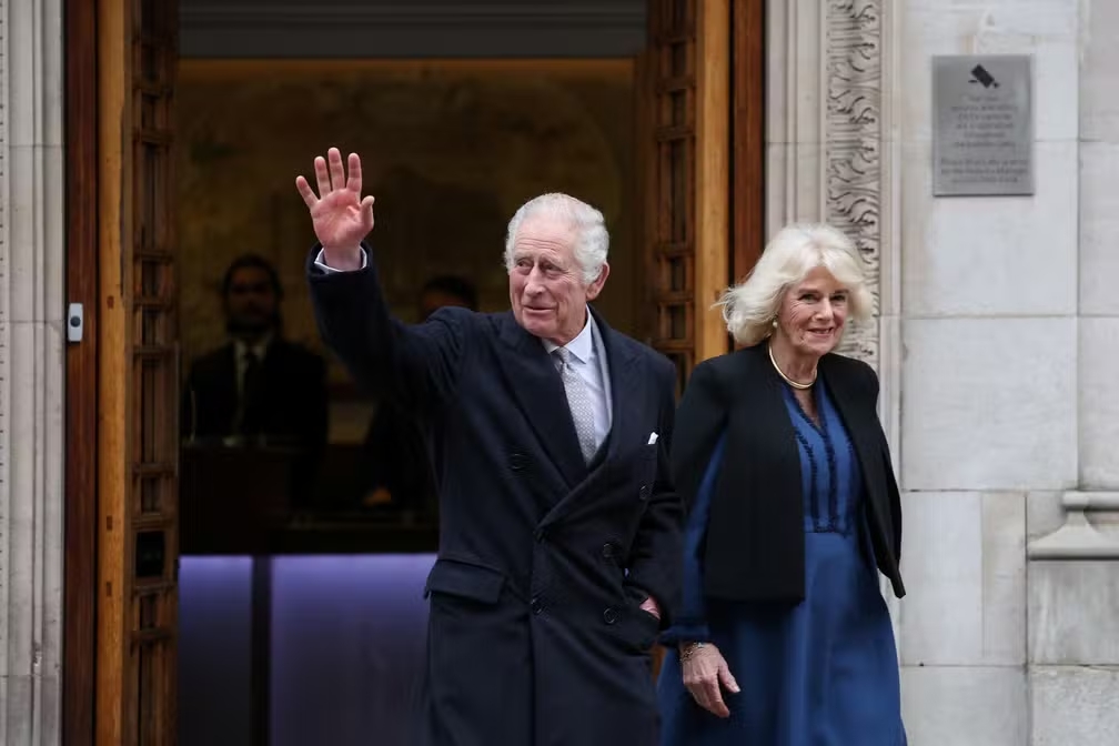 Rei Charles III tem alta de hospital após cirurgia de próstata