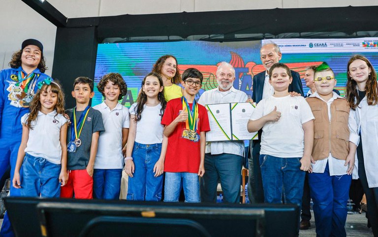 Lula assina decreto que cria o campus do ITA em Fortaleza