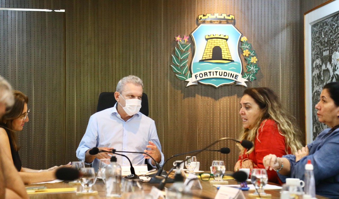 Sarto se reúne com representantes de sindicatos para discutir reajuste salarial para professores de Fortaleza