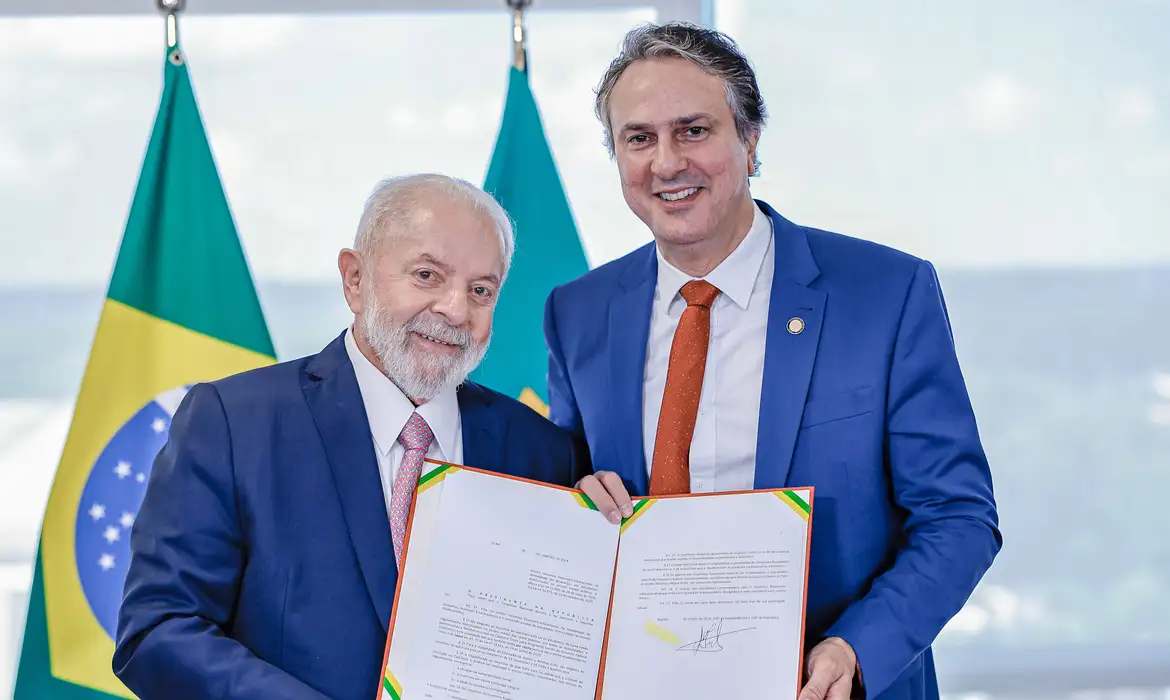 Lula elege Camilo Santana como maior liderança do Nordeste e vê ministro como seu possível sucessor na presidência