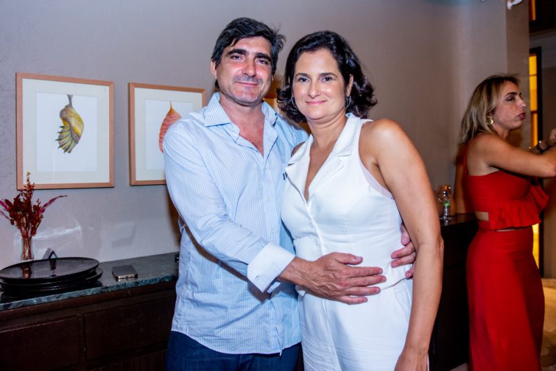 Special Night - Melina Portela atrai todos os holofotes em apresentação no L’Ô Restaurante