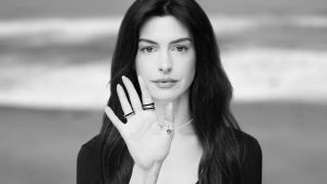 Anne Hathaway Bulgari