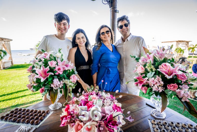 Happy Birthday - Ivana Bezerra celebra chegada da nova idade no Iate Clube de Fortaleza