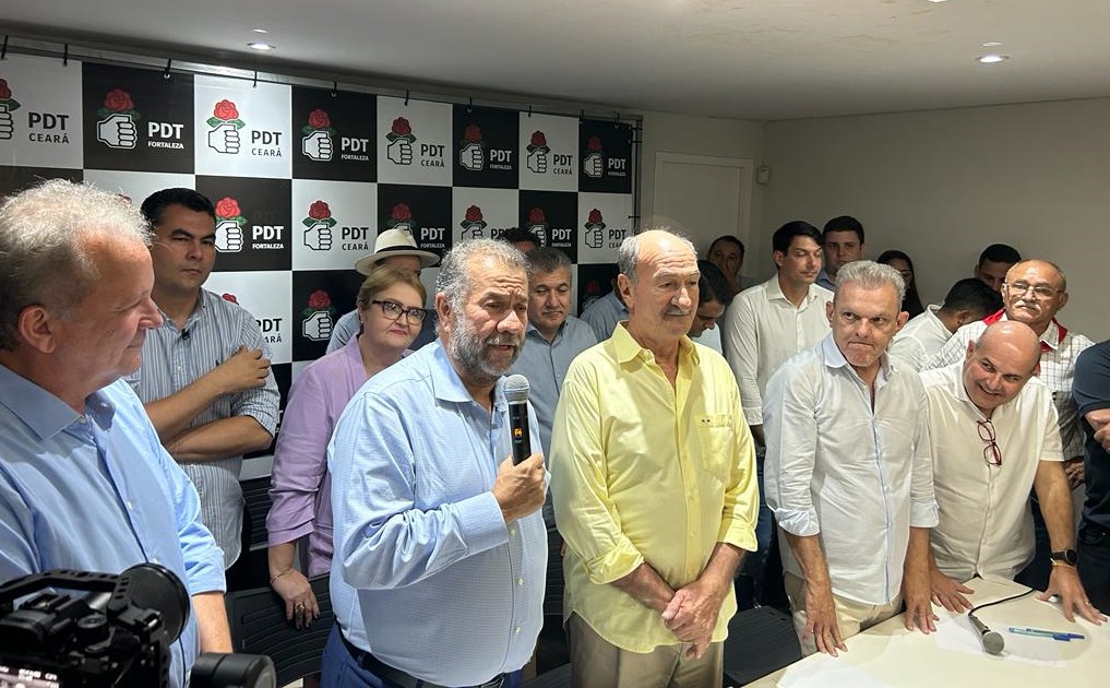 Carlos Lupi declara apoio a Evandro Leitão e desautoriza pedetistas de apoiarem André Fernandes