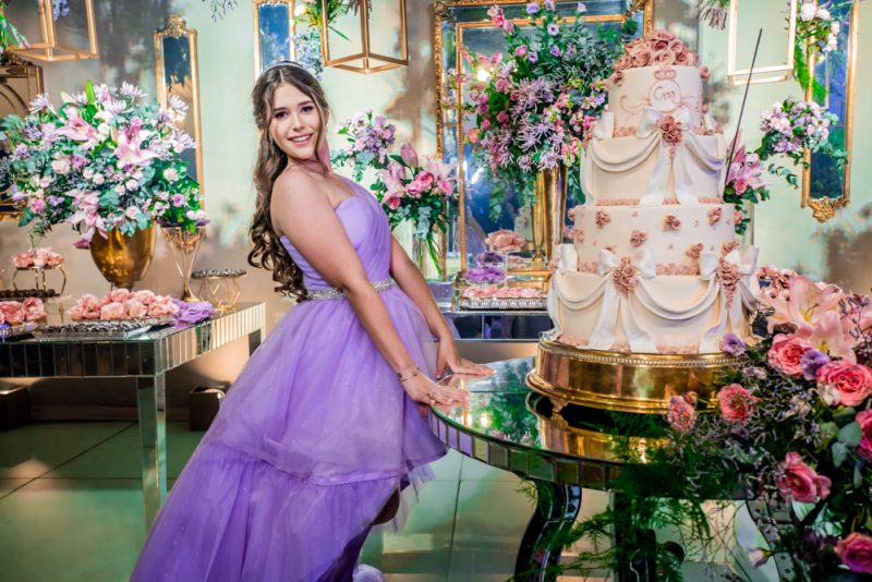 Début - Carolina Mota celebra seus 15 anos com bela festa articulada pelos pais