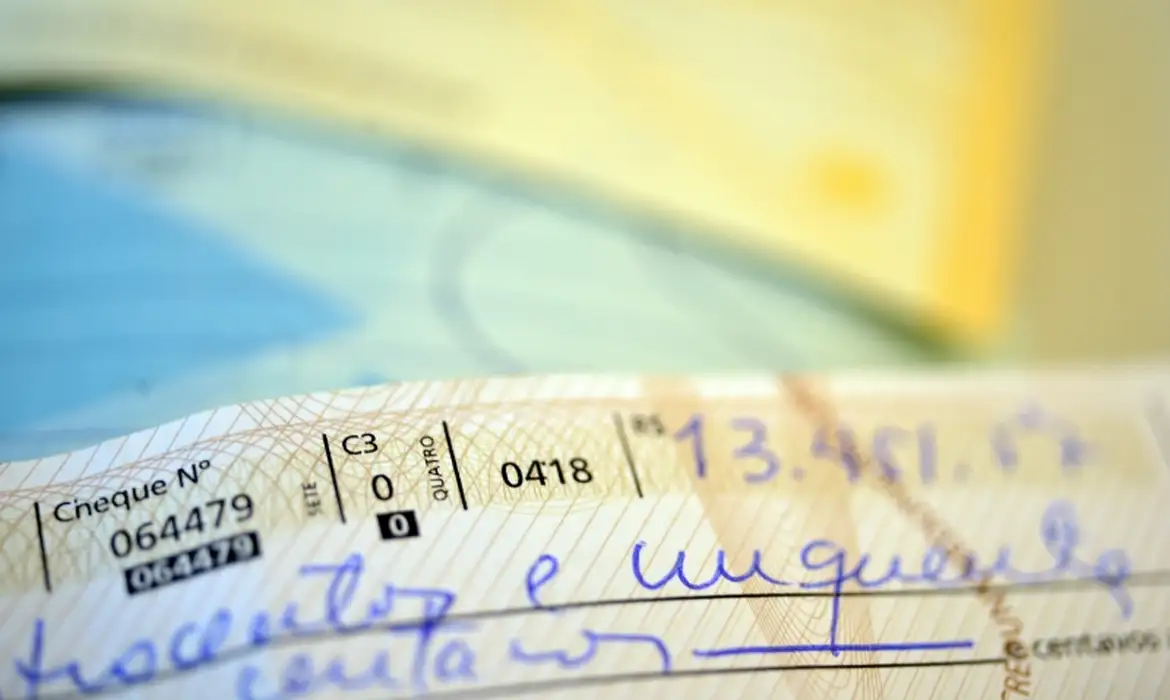 Uso de cheques no Brasil cai 95% desde 1995