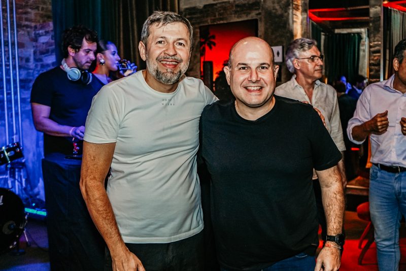 Good vibes - Élcio Batista comemora estreia nas 5 décadas no Moleskine Gastrobar