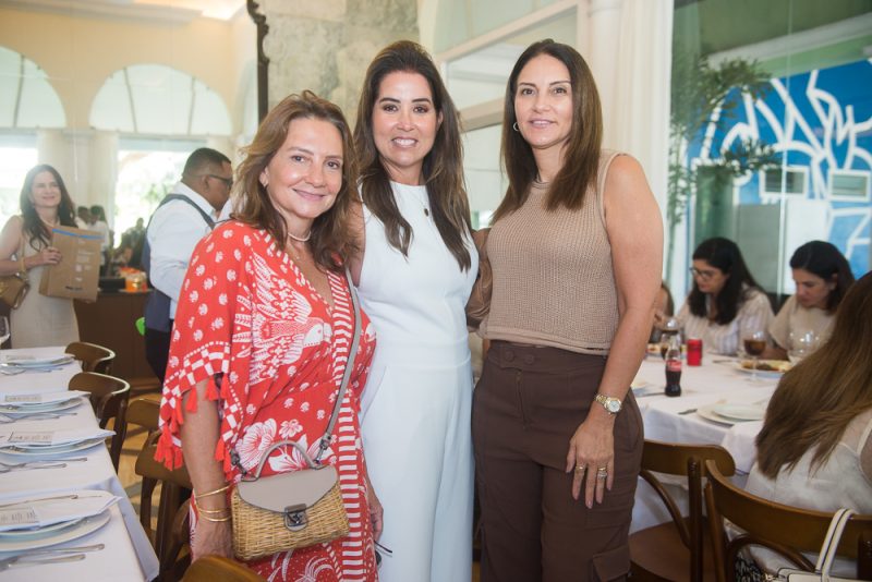 sessão parabéns - Ana Vládia Sales troca de idade e celebra chegada do novo ciclo acompanhada de amigas especiais