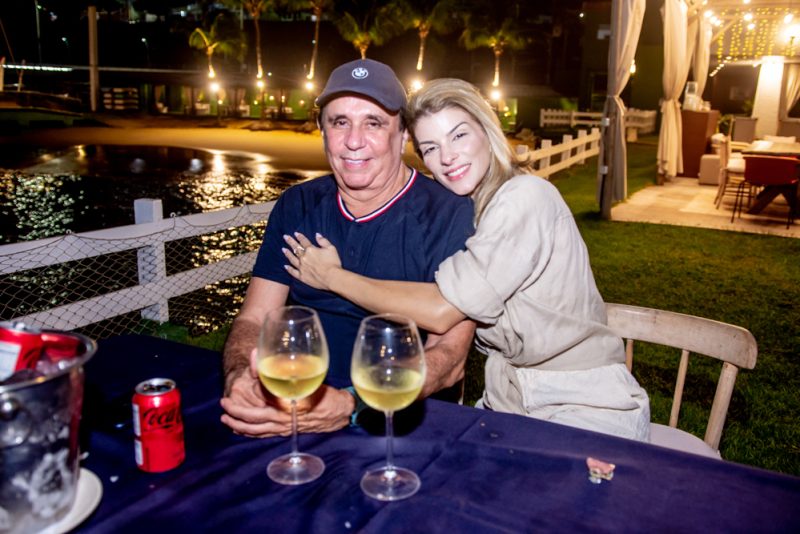 Cenário Náutico - Iate Clube de Fortaleza é o point escolhido por uma turma das boas para aproveitar o fim e início de ano