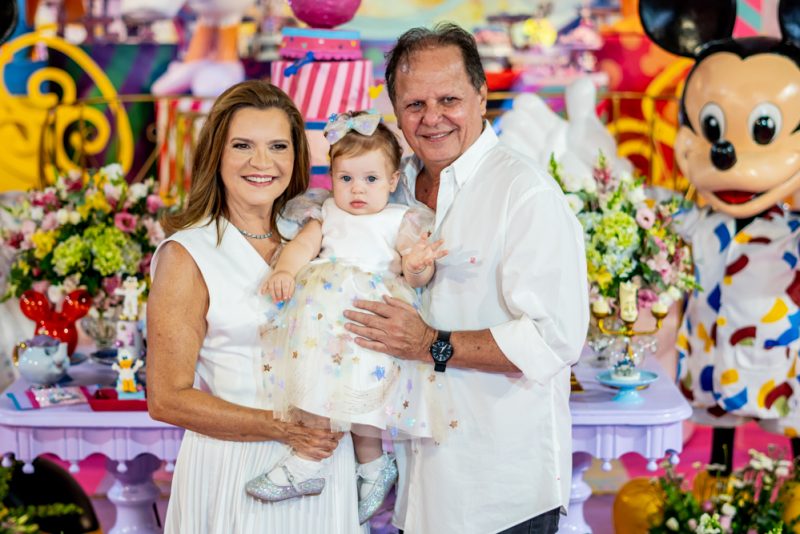 Disney World - Fernanda Levy e Omar Macêdo comemoram primeiro aninho da herdeira Maria