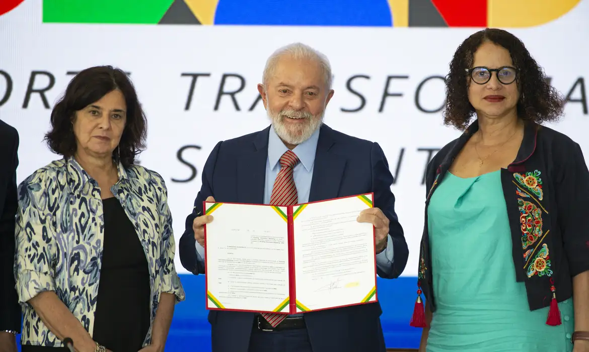 Governo anuncia nova política para desenvolvimento da indústria Governo anuncia nova política para desenvolvimento da indústria