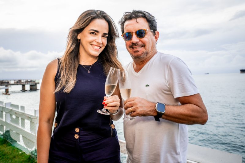 Cenário Náutico - Iate Clube de Fortaleza é o point escolhido por uma turma das boas para aproveitar o fim e início de ano