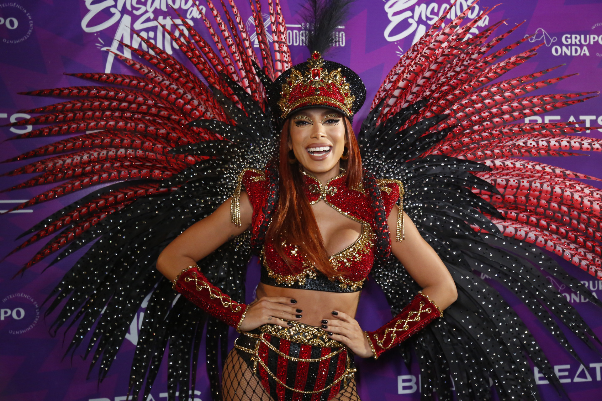 Anitta agita público cearense com seu show de pré-Carnaval no Marina Park