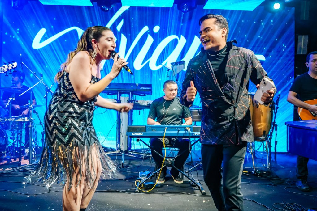 Ivian Fernandes E Felipe Araujo