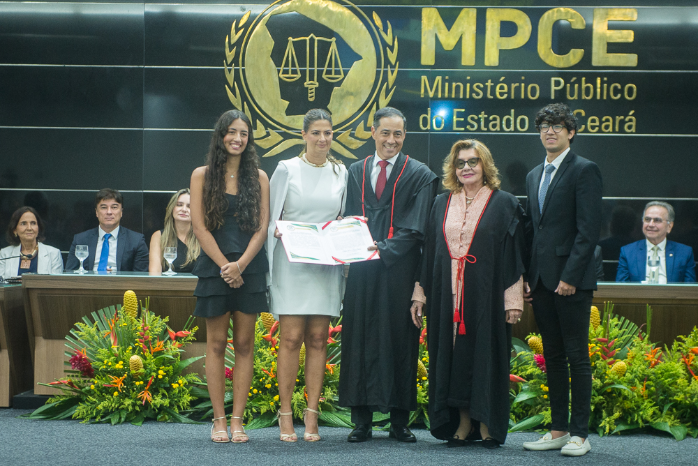 Haley Carvalho é empossado no cargo de procurador-geral de Justiça do MPCE para o biênio 2024-2025