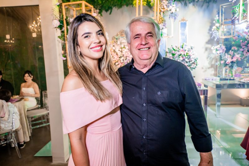 Début - Carolina Mota celebra seus 15 anos com bela festa articulada pelos pais