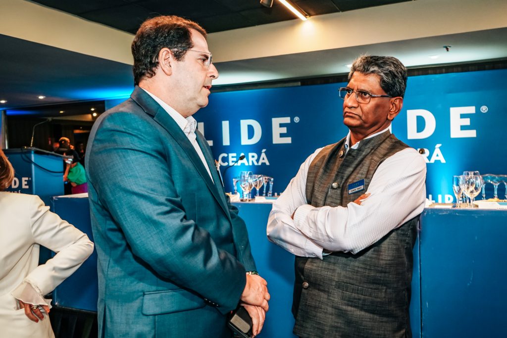 
				Lúcio Carneiro e Suresh Reddy
				