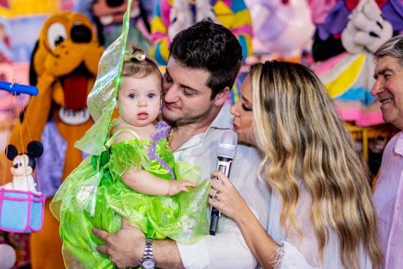 Disney World - Fernanda Levy e Omar Macêdo comemoram primeiro aninho da herdeira Maria