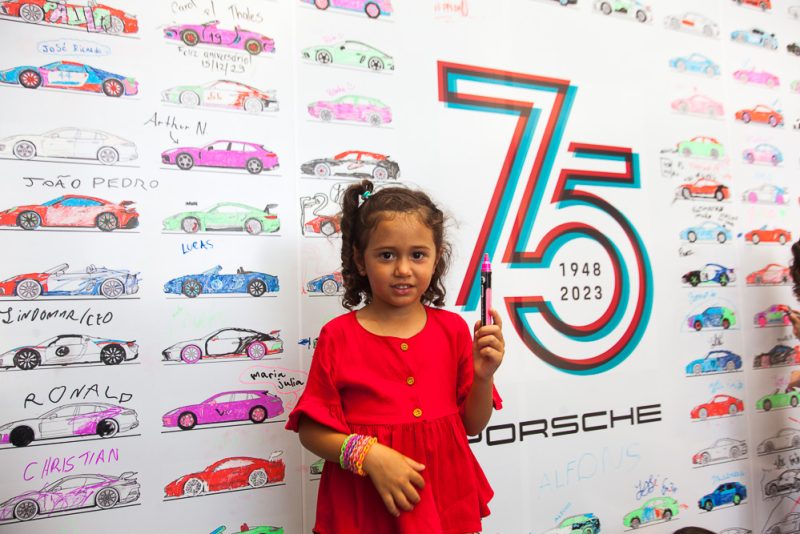 Supermáquina esportiva - Porsche Center Fortaleza reúne aficionados por velocidade em seu showroom para apresentar o 911 Dakar