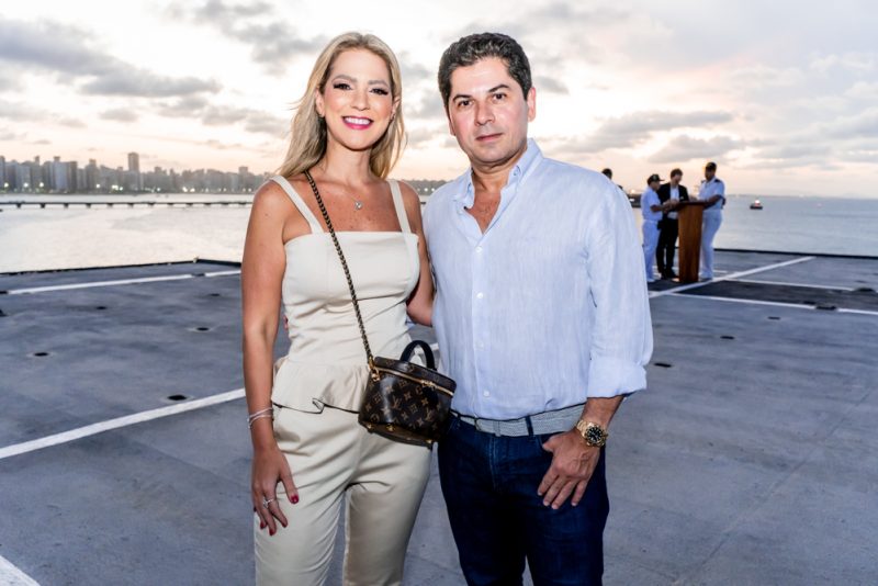 Cerimonial à Bandeira - Navio-Aeródromo Multipropósito Atlântico ancora em Fortaleza e realiza Cerimônia do Pôr do Sol