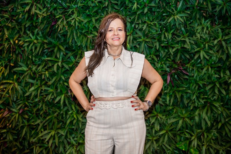 Reencontro das Amigas - Mychele Sampaio reúne turma de amigas na Casa Portuguesa antes de tomar a rota do RJ