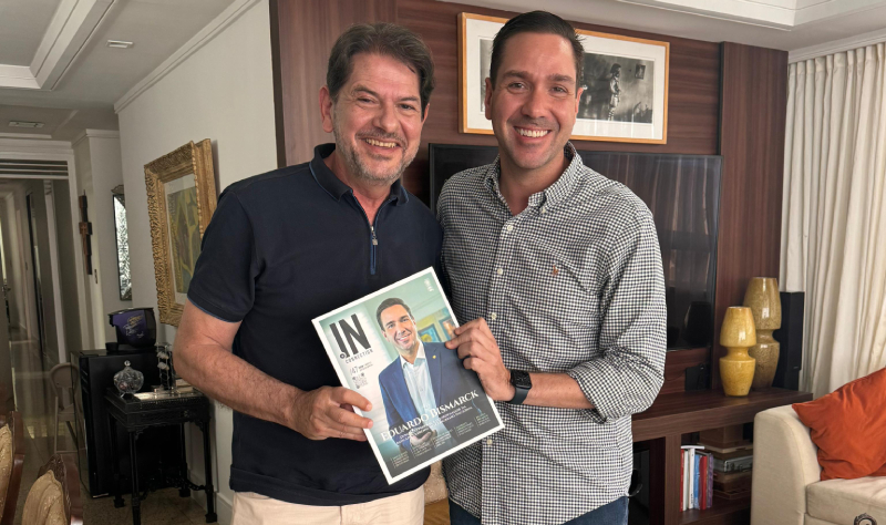 Em reunião com Cid Gomes, Eduardo Bismarck entrega exemplar da Revista IN Connection ao senador